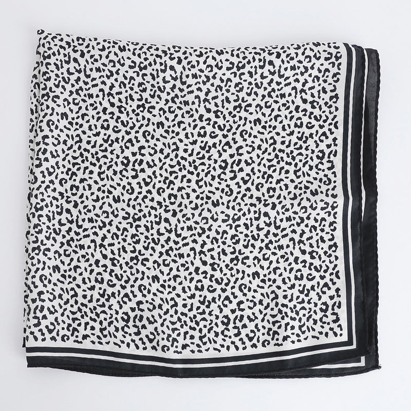 Pañuelo de seda con estampado de leopardo de seda artificial
