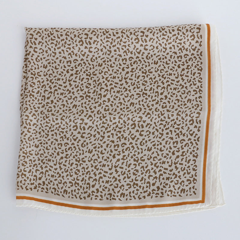 Pañuelo de seda con estampado de leopardo de seda artificial