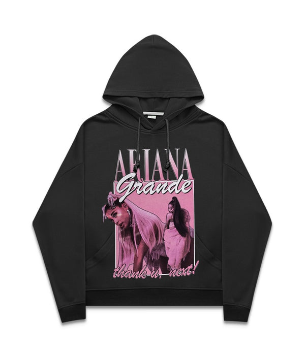 La elegante sudadera con capucha de Ariana Grande