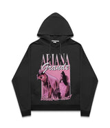 La elegante sudadera con capucha de Ariana Grande