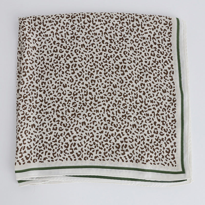 Pañuelo de seda con estampado de leopardo de seda artificial