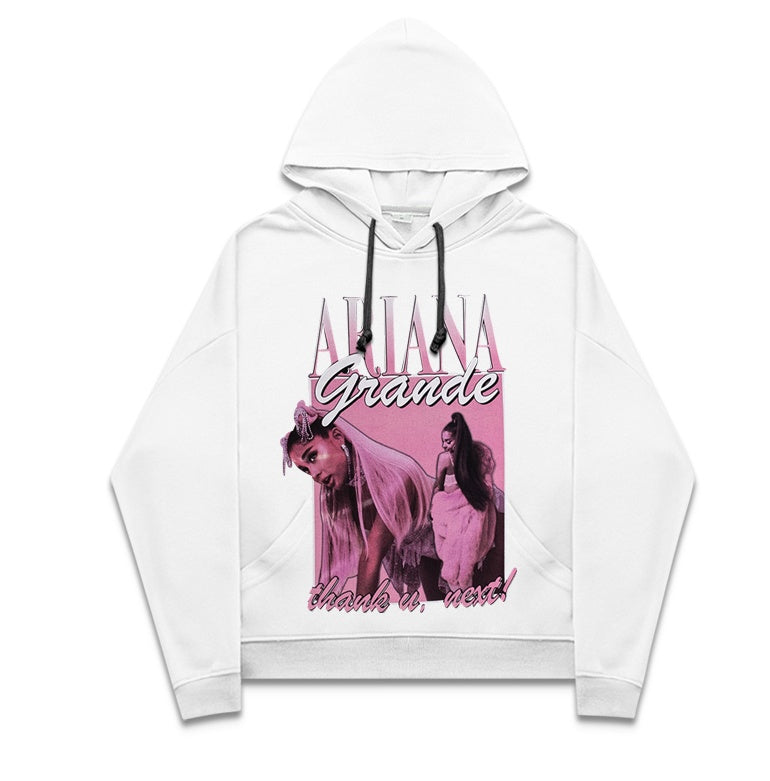 La elegante sudadera con capucha de Ariana Grande